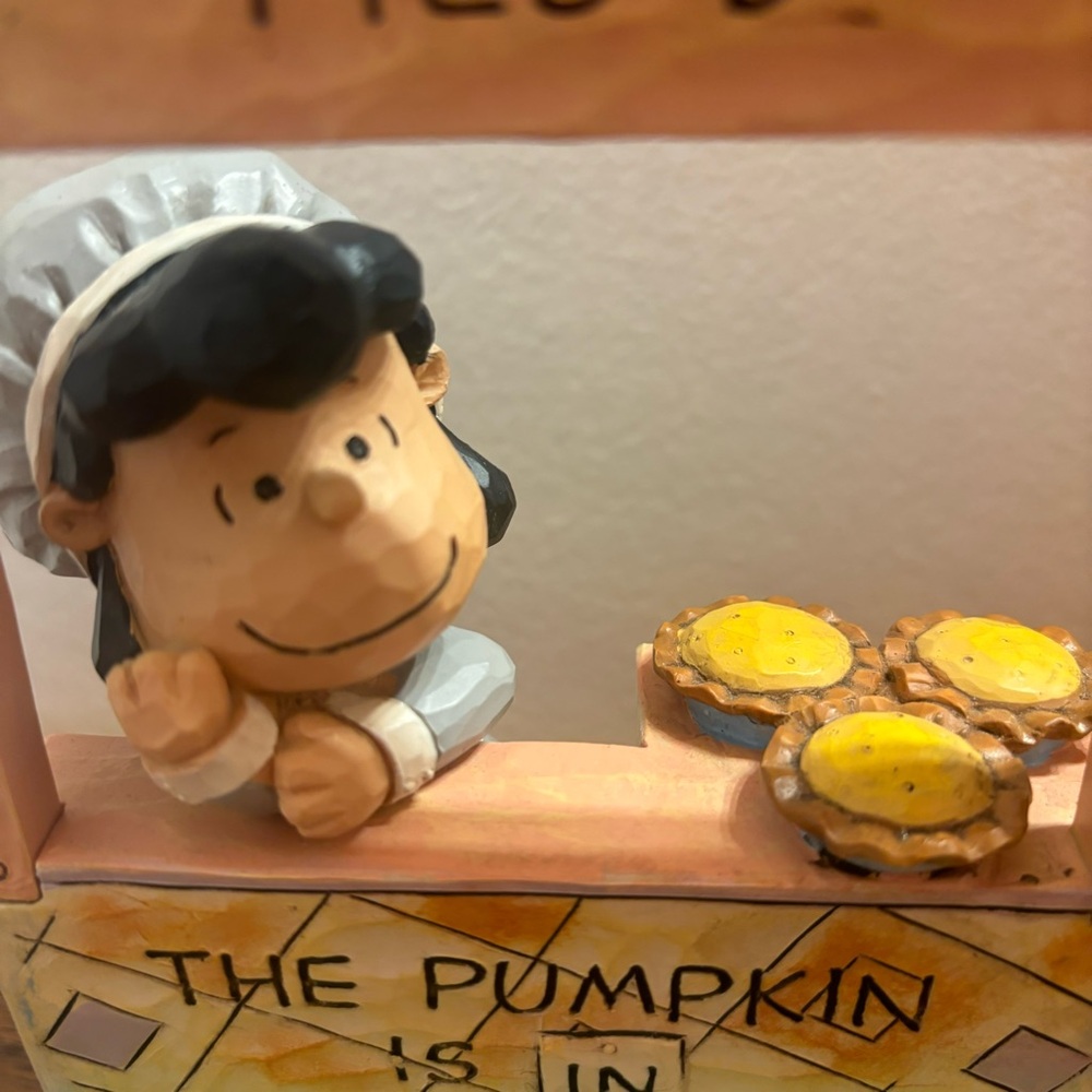 Jim Shore Peanuts Lucy Thanksgiving Figure - Picture 2 of 8